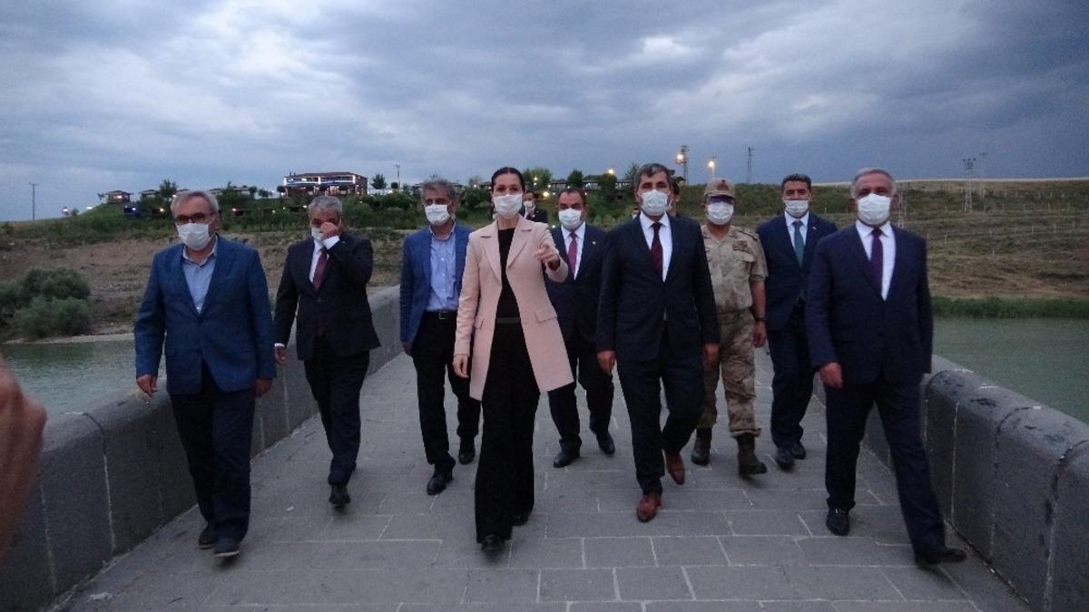 K&uuml;lt&uuml;r ve Turizm Bakan Yardımcısı Alparslan ve AK Parti Genel Başkan Yardımcısı Karaaslan Muş&rsquo;ta