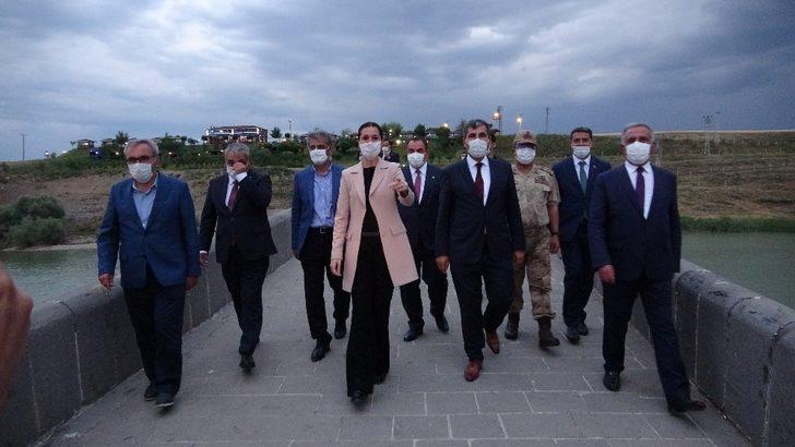 Kültür ve Turizm Bakan Yardımcısı Alparslan ve AK Parti Genel Başkan Yardımcısı Karaaslan Muş’ta G1