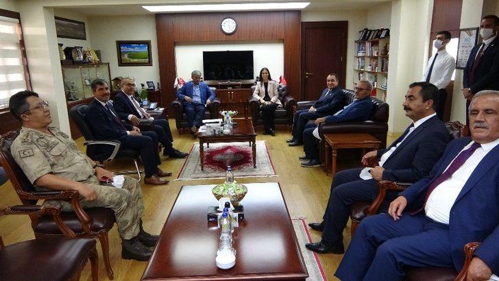 Kültür ve Turizm Bakan Yardımcısı Alparslan ve AK Parti Genel Başkan Yardımcısı Karaaslan Muş’ta G3