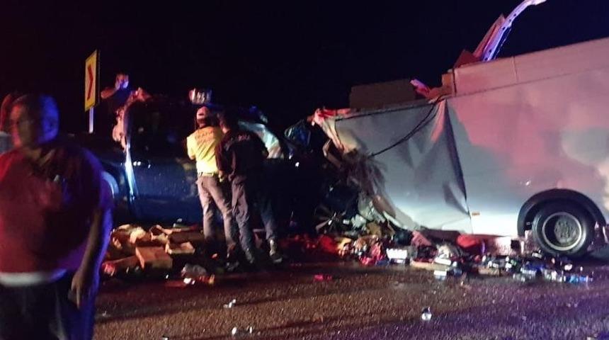 Antalya-Konya yolunda feci kaza: 2 ölü, 4 yaralı