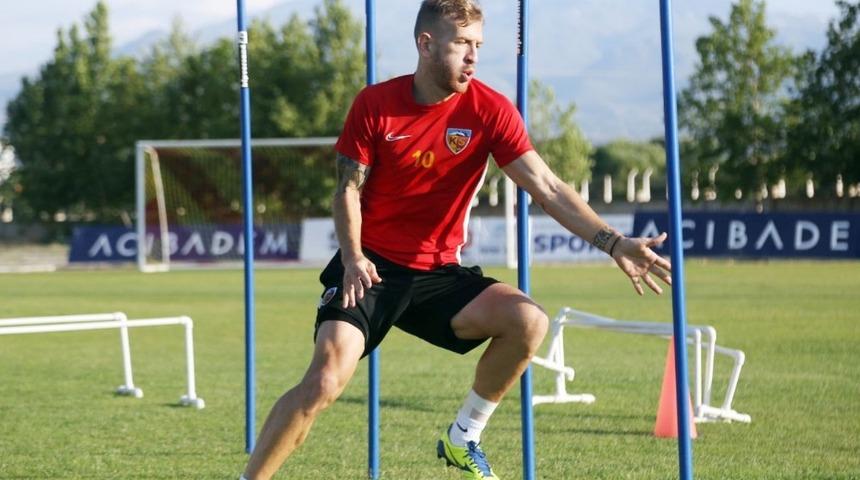 Pedro Henrique: "Pazartesi g&uuml;n&uuml; sahadayım"