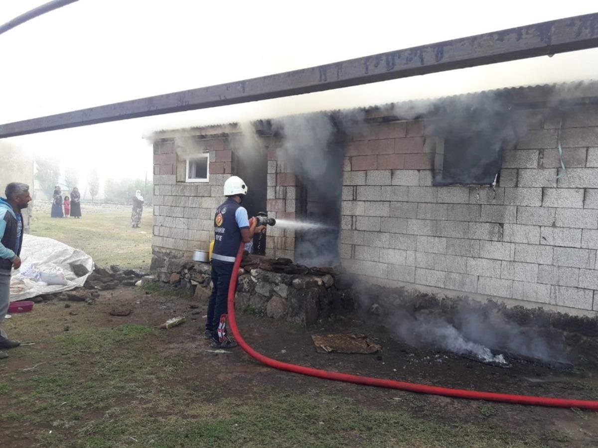 &Ccedil;aldıran&rsquo;da odunluk yangını