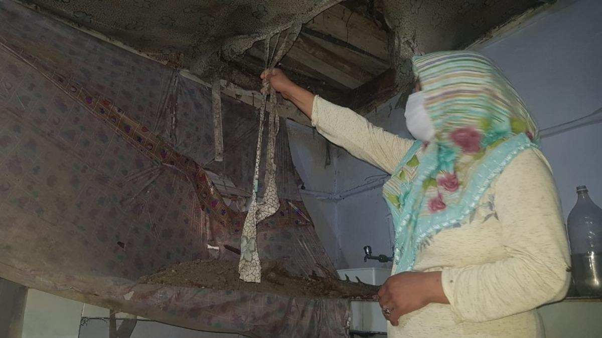 Hakkari&rsquo;de toprak damlı evin damı &ccedil;&ouml;kt&uuml;