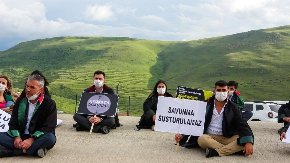 2500 rakımlı Karadağ sırtlarında avukatlardan oturma eylemi