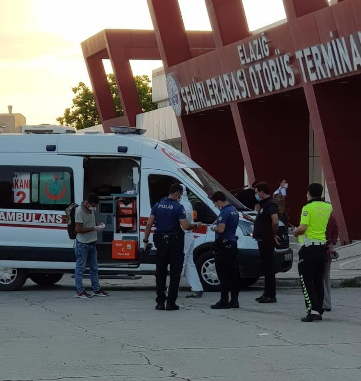 Elazığ&rsquo;da Covid-19 ş&uuml;phelisi, terminalde yakalandı
