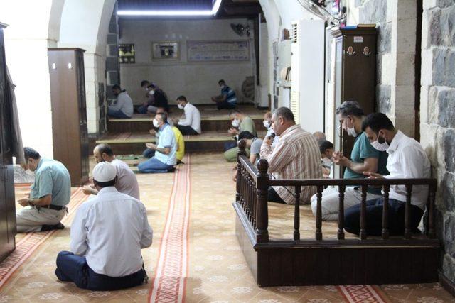 Ayasofya’nın tekrar ibadete açılması nedeniyle şükür namazı kıldılar