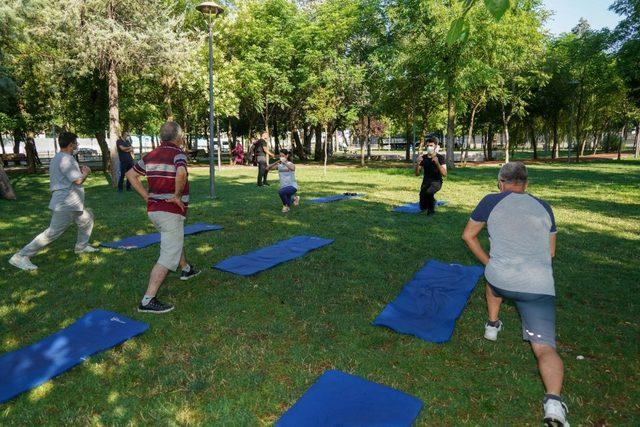 Büyükşehir Belediyesinden sosyal mesafeli sabah sporu