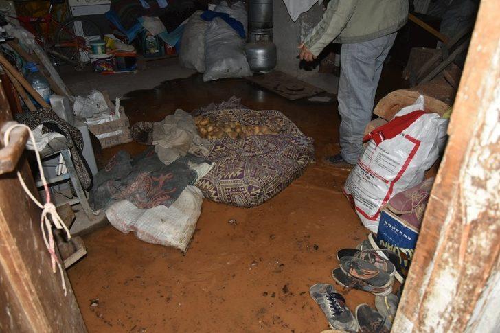 Tufanbeyli’de sağanak sele neden oldu G2