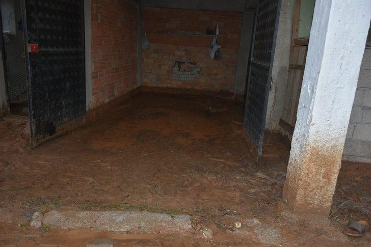 Tufanbeyli’de sağanak sele neden oldu G3