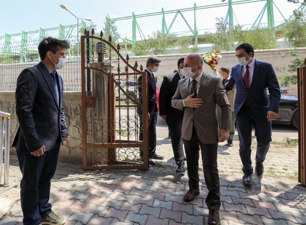 Vali Varol, Orman İşletme M&uuml;d&uuml;rl&uuml;ğ&uuml;n&uuml; ziyaret etti