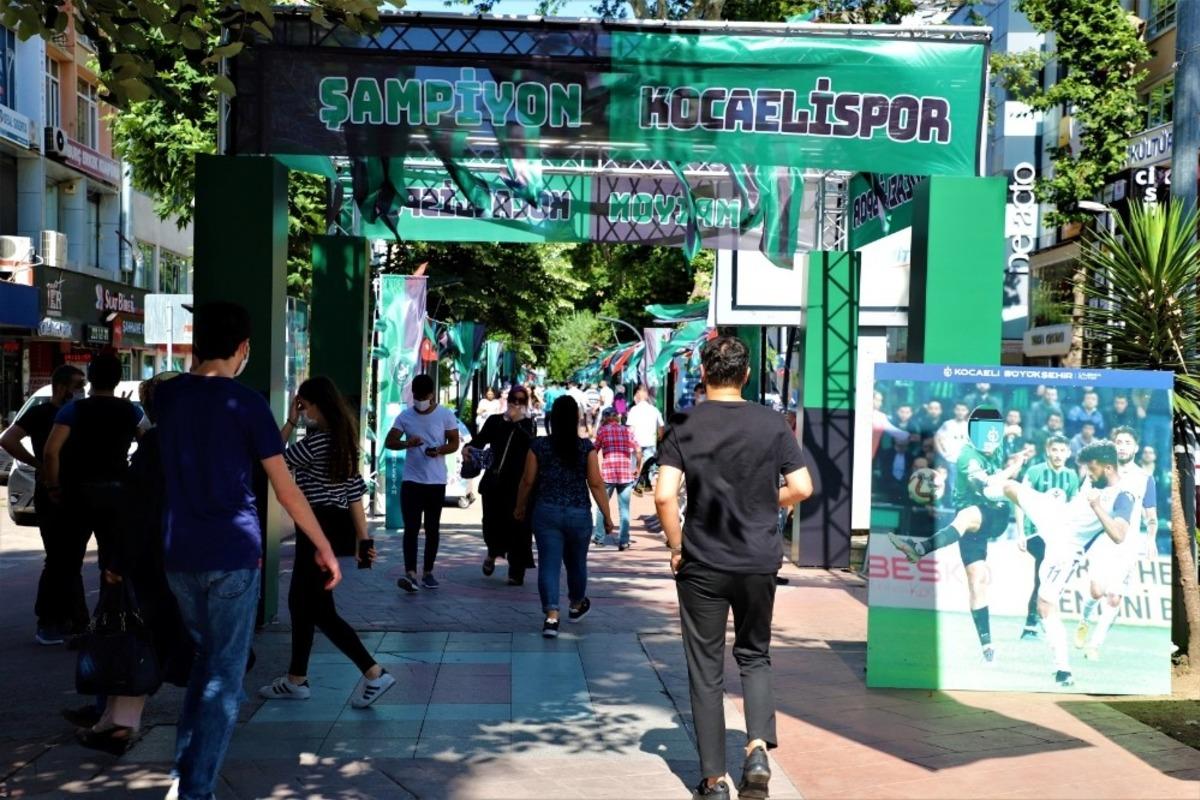 Kocaeli yeşil siyaha b&uuml;r&uuml;nd&uuml;