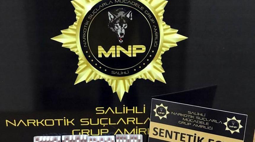 Manisa&rsquo;da durdurulan ara&ccedil;tan uyuşturucu hap &ccedil;ıktı