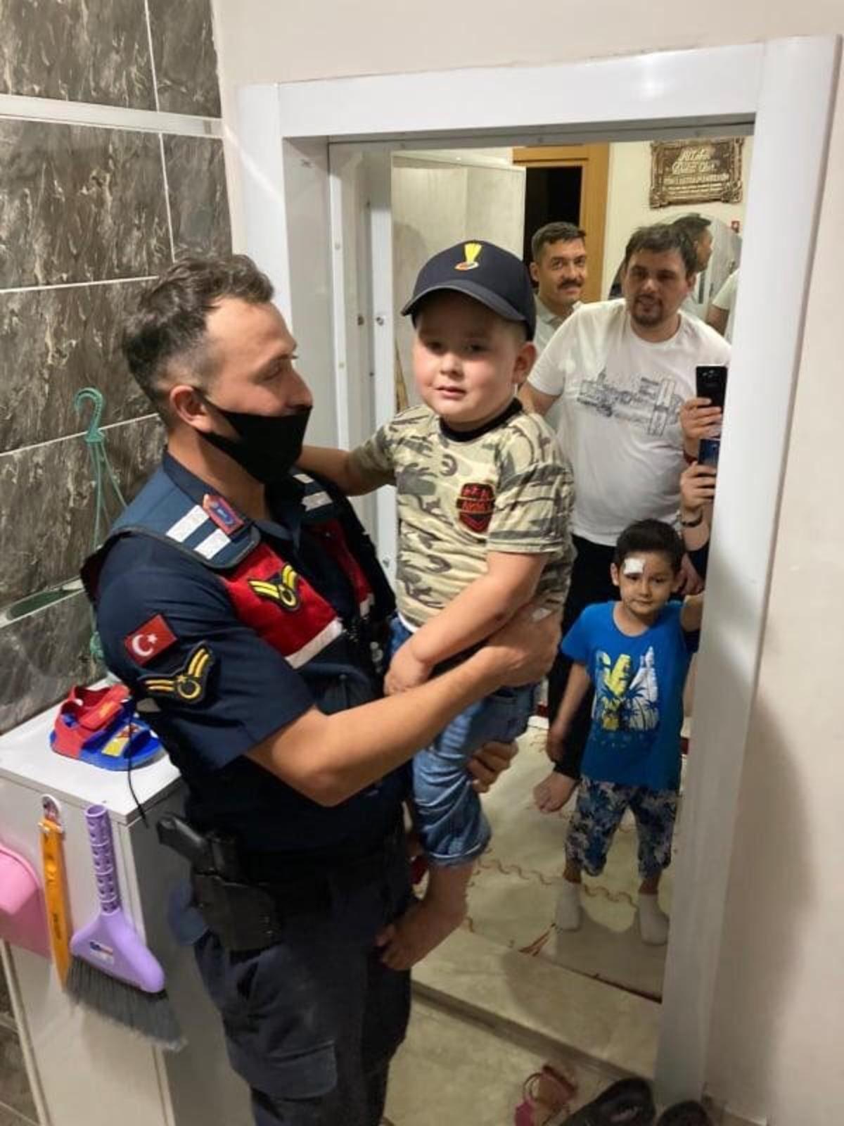 Minik Mustafa&rsquo;ya jandarmadan doğum g&uuml;n&uuml; s&uuml;prizi