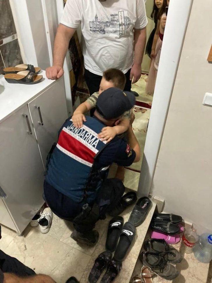 Minik Mustafa’ya jandarmadan doğum günü süprizi G3