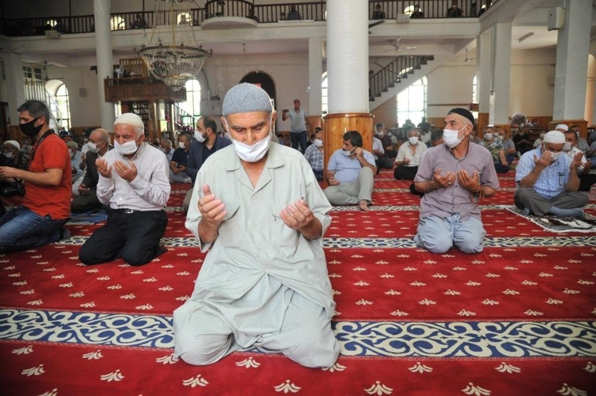 Osmaniye&rsquo;de şehitler i&ccedil;in mevlit okutuldu