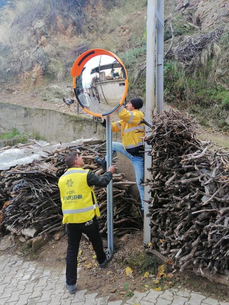 Trafikteki kör noktalara güvenlik aynası yerleştirildi G1