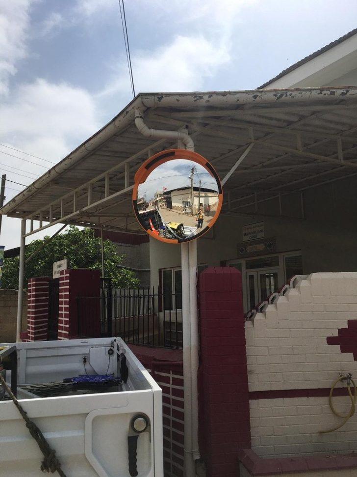 Trafikteki kör noktalara güvenlik aynası yerleştirildi G3