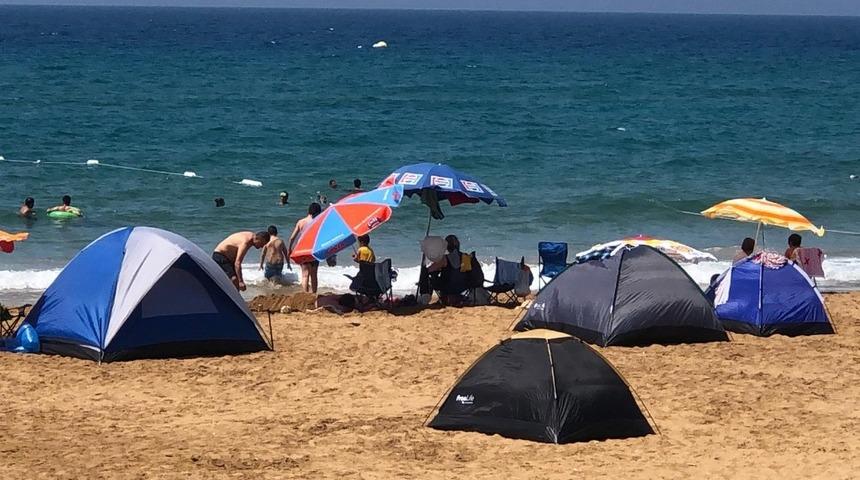 Tatilciler çadırı tercih etti, plajlar çadır kente döndü