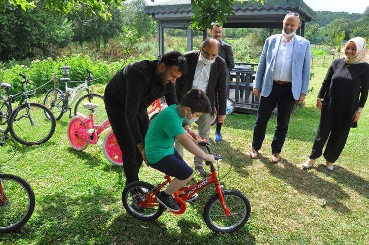 Eyüpsultan’da ihtiyaç sahibi çocuklar, mutluluğa pedal çevirdi G2