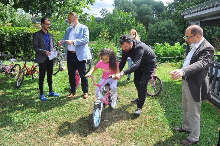 Eyüpsultan’da ihtiyaç sahibi çocuklar, mutluluğa pedal çevirdi G3