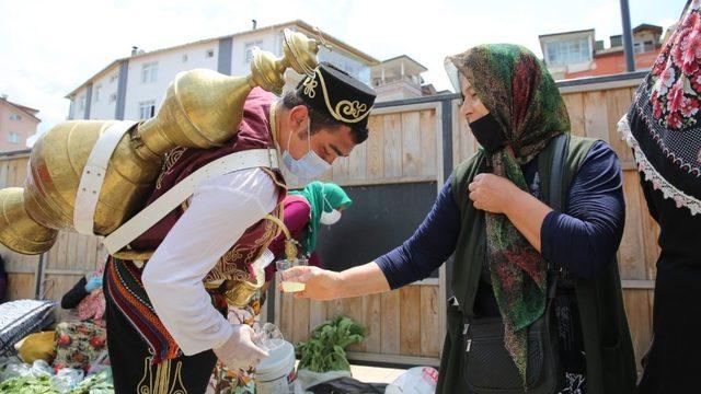 Altınordu’da pazara gelenlere limonata ikramı