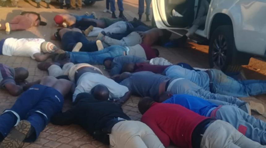 Güney Afrika'da kiliseye silahlı baskın! Ölüler var