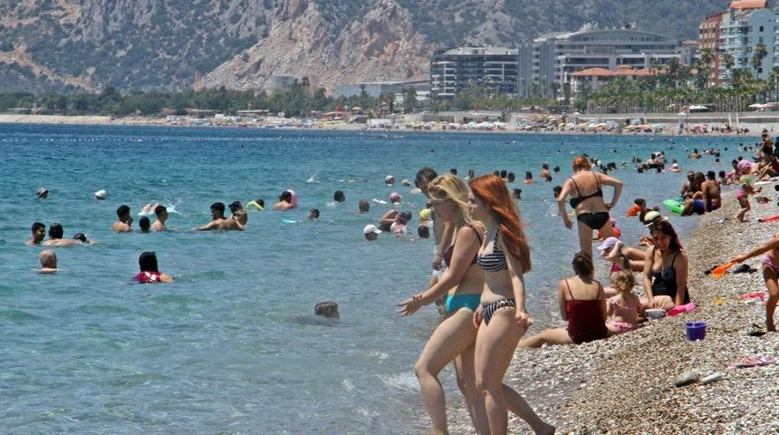 D&uuml;nyaca &uuml;nl&uuml; sahilde &lsquo;&ccedil;ok fazla normalleştik&rsquo; dedirten g&ouml;r&uuml;nt&uuml;ler