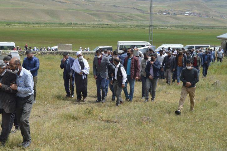 Cezayir’de iş kazasında hayatını kaybeden Ağrılı işçiler toprağa verildi G3