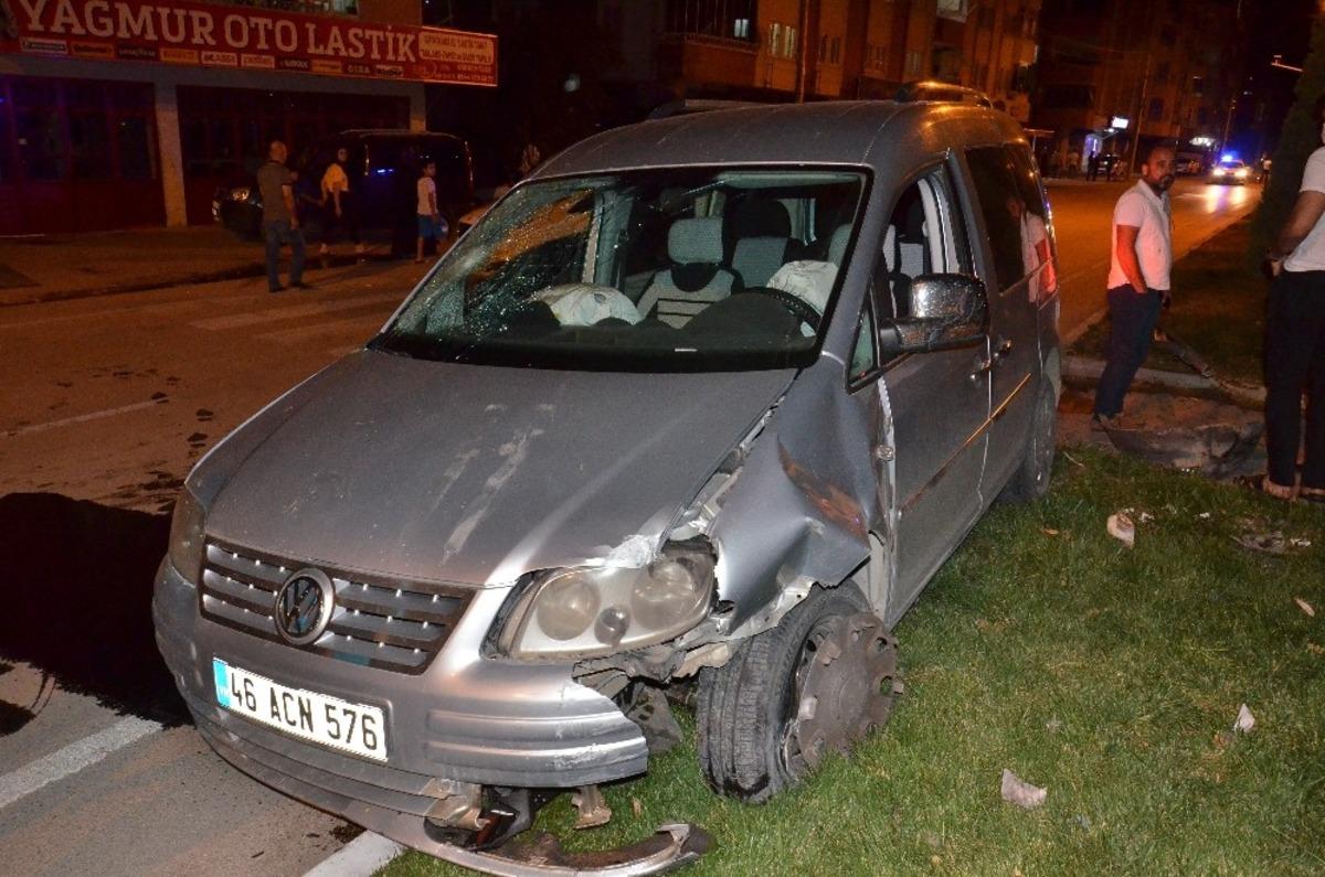 Hafif ticari aracın &ccedil;arptığı yaşlı adam hayatını kaybetti