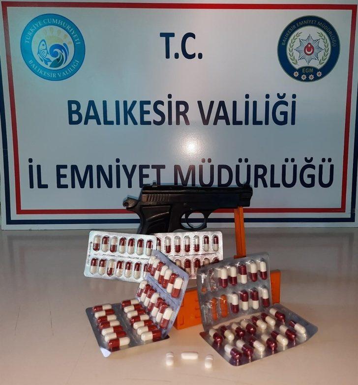 Balıkesir’de polisten uyuşturucu ve silah operasyonu G3