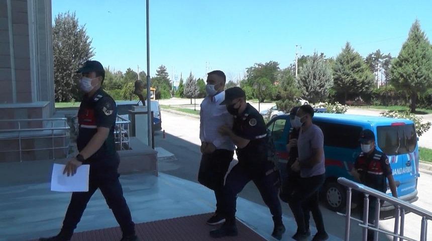 Esrarla yakalanan ş&uuml;pheliler tutuklandı