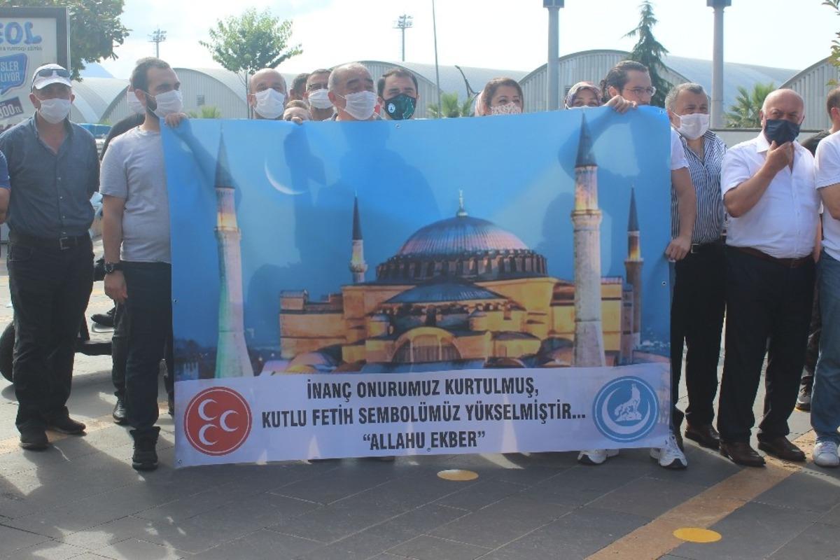 Ayasofya&rsquo;nın tekrar ibadete a&ccedil;ılmasının ardından Giresun&rsquo;da vatandaşlara lokma dağıtıldı