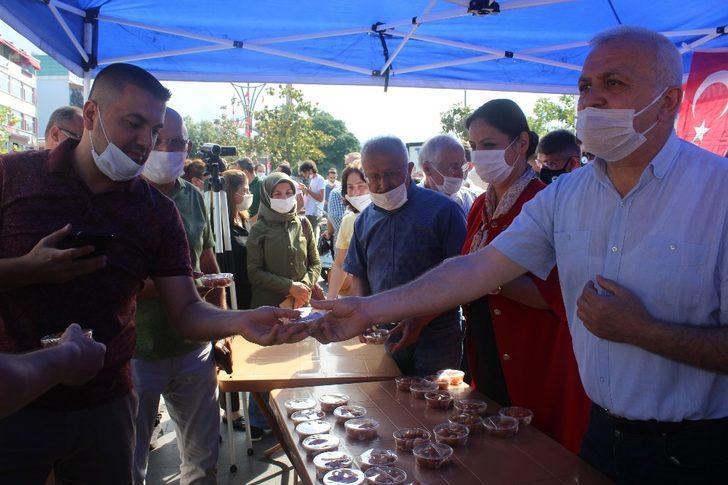 Ayasofya’nın tekrar ibadete açılmasının ardından Giresun’da vatandaşlara lokma dağıtıldı G5