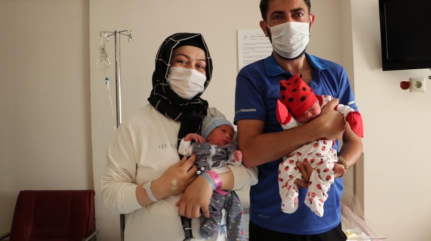 'Anne olamazsın' demişlerdi! Kanseri yenip ikizlerini dünyaya getirdi