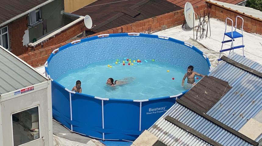 Koronavirüs yüzünden havuz keyfini eve taşıdılar