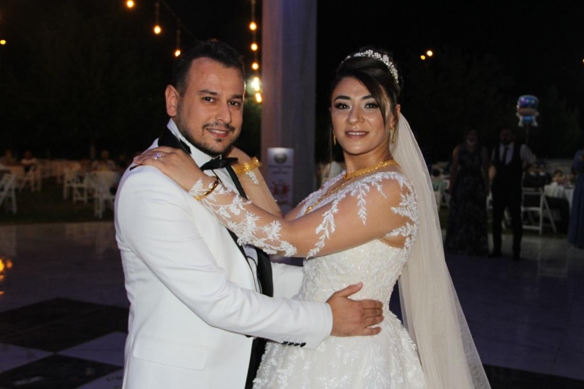 Diyarbakırlı iş kadını H&uuml;lya Aşkan d&uuml;nyaevine girdi