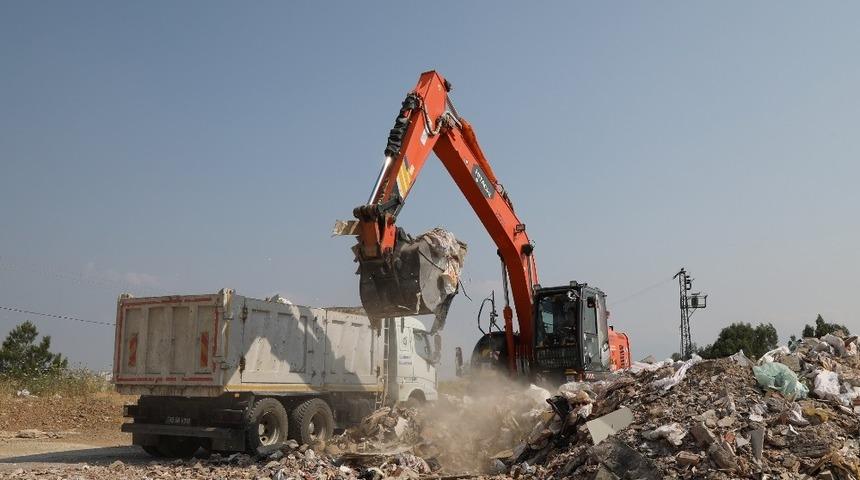 Gaziemir’de iki günde yaklaşık 400 ton moloz toplandı