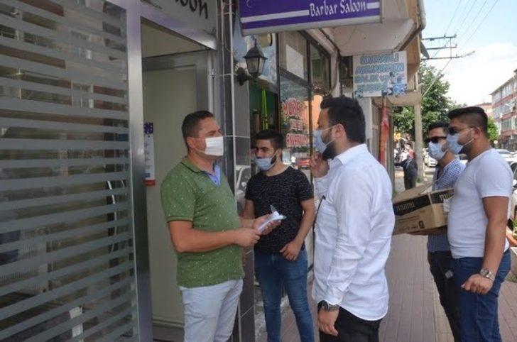 Kars AK Parti Genlik Kolları vatandaşlara maske dağıttı G3