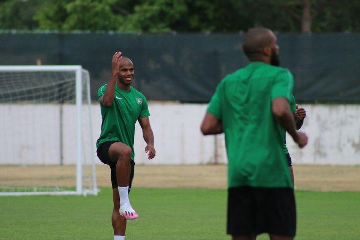 (Özel haber) Estupinan: "Transfer konusu kulüplerin arasında çözmesi gereken bir olay" G2
