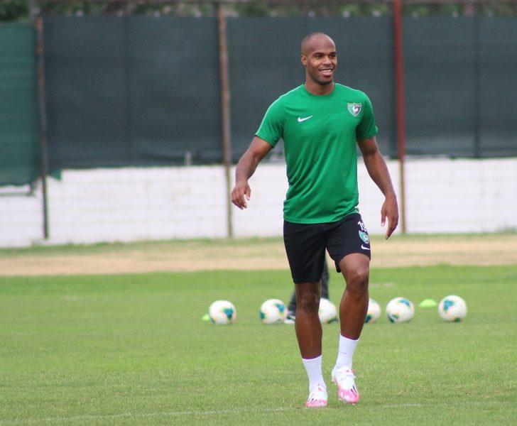 (Özel haber) Estupinan: "Transfer konusu kulüplerin arasında çözmesi gereken bir olay" G3