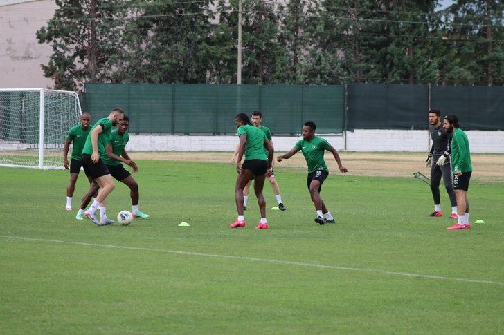 (Özel haber) Estupinan: "Transfer konusu kulüplerin arasında çözmesi gereken bir olay" G5