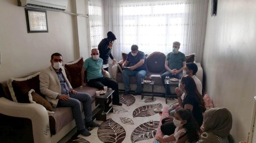 Başkan Gezer ev ziyaretlerini sürdürüyor