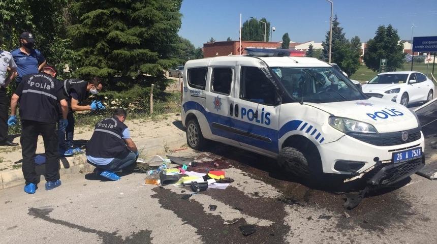 G&ouml;revden d&ouml;nen polis aracı kaza yaptı