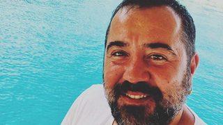 Ata Demirer balıkları peynirle besleyince…