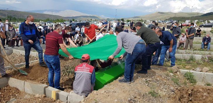 Erzurum Sağlık İl Müdürü Bedir’in annesi son yolculuğuna uğurlandı G4