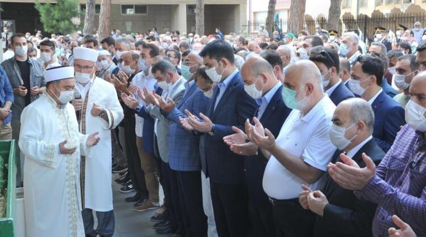 Bakan Soylu kayınpederini son yolculuğuna uğurladı