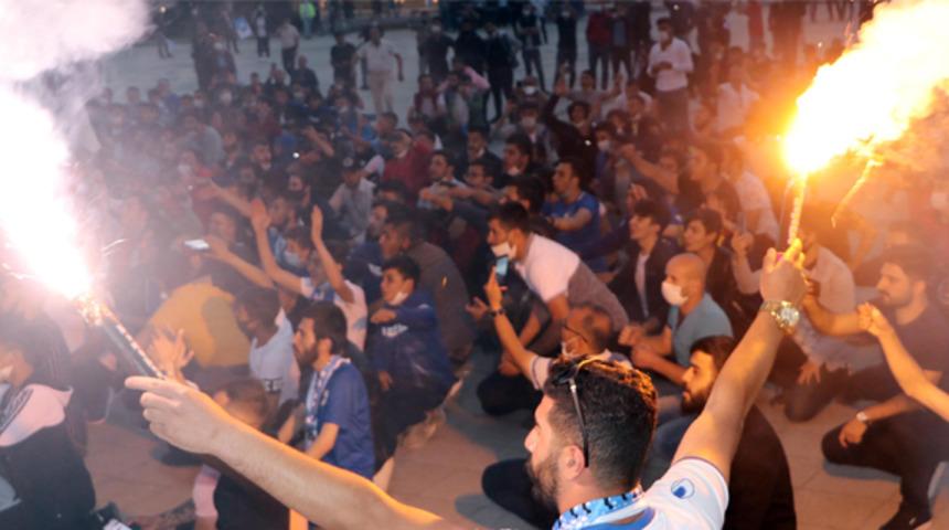BB Erzurumsporlu taraftarlardan meşaleli kutlama