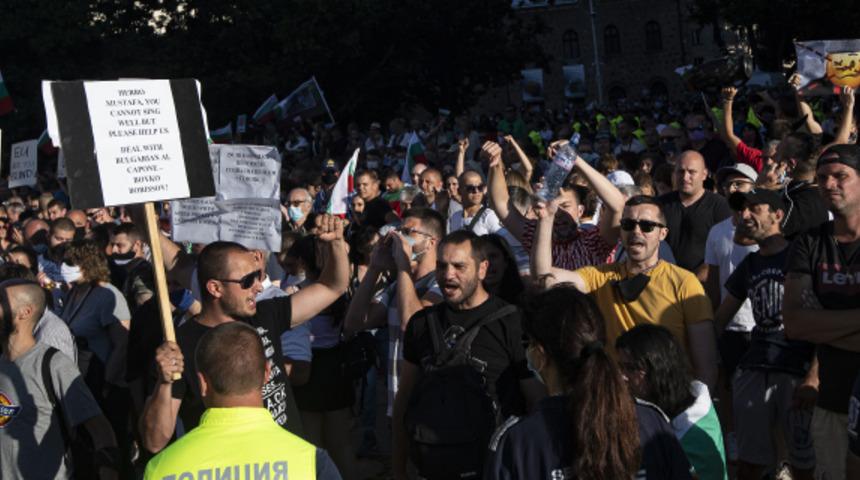 Bulgaristan ayaklandı! Halk sokaklara indi, istifa çağrıları
