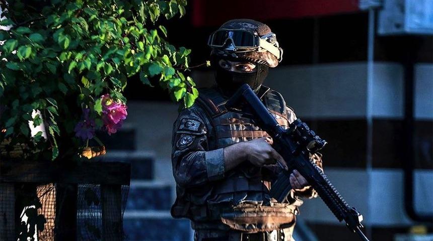 İstanbul'da 400 polisle uyuşturucu operasyonu: 75 g&ouml;zaltı