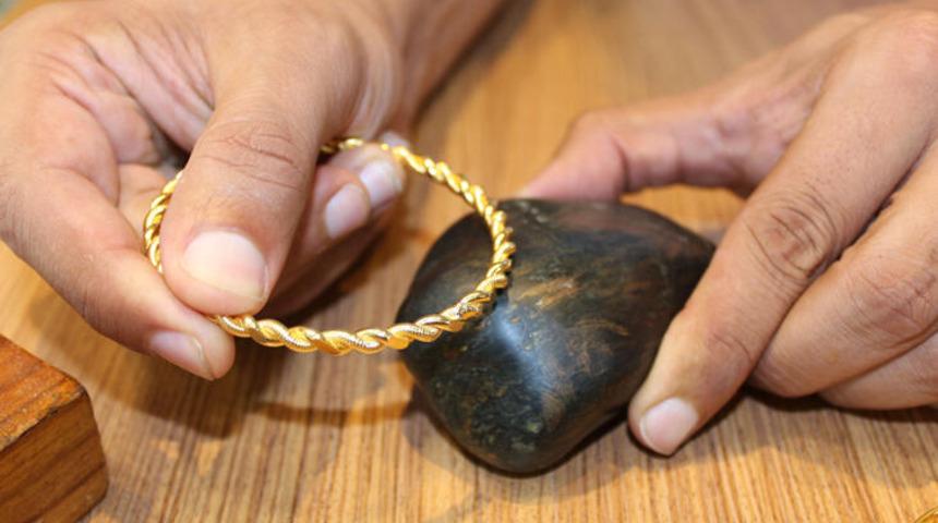 Düğün sezonunun açılması ve altın fiyatlarının yükselmesiyle, imitasyon ürünler kurtarıcı oldu